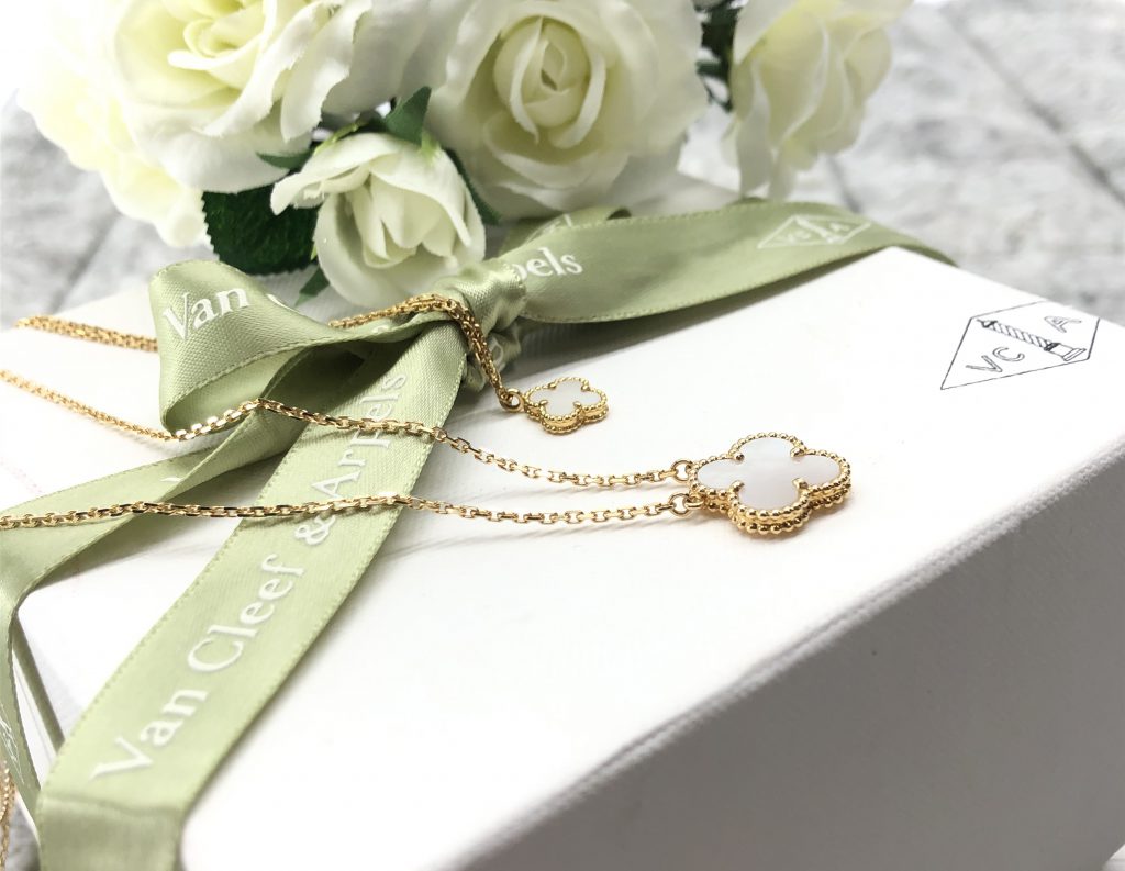 アルハンブラのネックレスを買う前に知っておきたい事