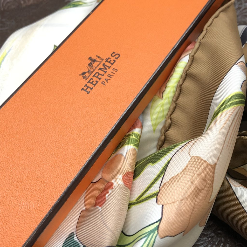 エルメスの「カレ」を買うと、オシャレ女子確定！