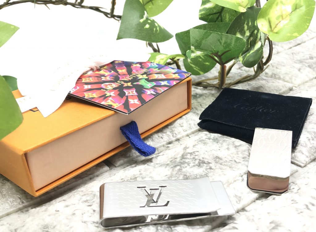 キャッシュレスの時代に超コンパクト財布「マネークリップ」が人気