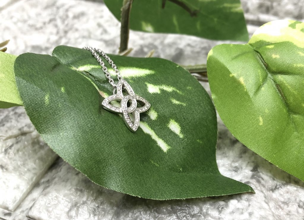 ルイヴィトンのダイヤネックレスがとにかく可愛い