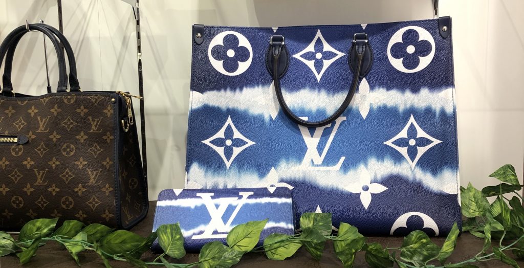 M68841 LVエスカル ジッピーウォレットを買取