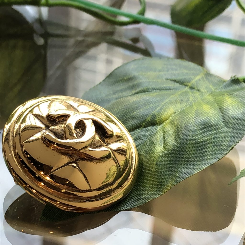 シャネルのブローチ高価買取！古いデザインも大歓迎です