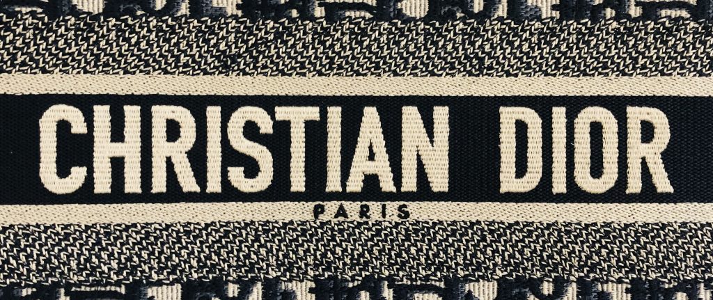 愛用者続出！ディオールの人気ブックトート