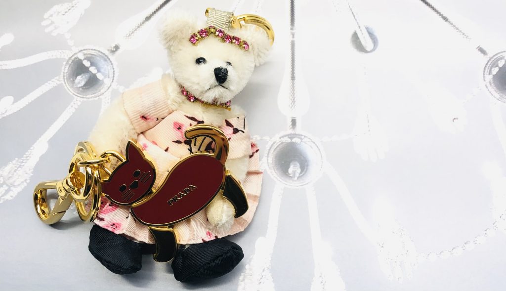 プラダのキーリングを買う方！種類豊富で悩みませんか？