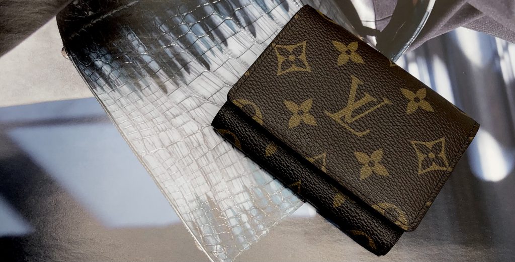 ルイヴィトンの名刺入れ「何枚入るの？」～質屋ブログ～