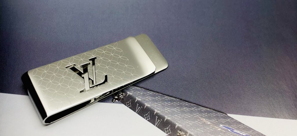 キャッシュレス時代の財布！マネークリップの使い方