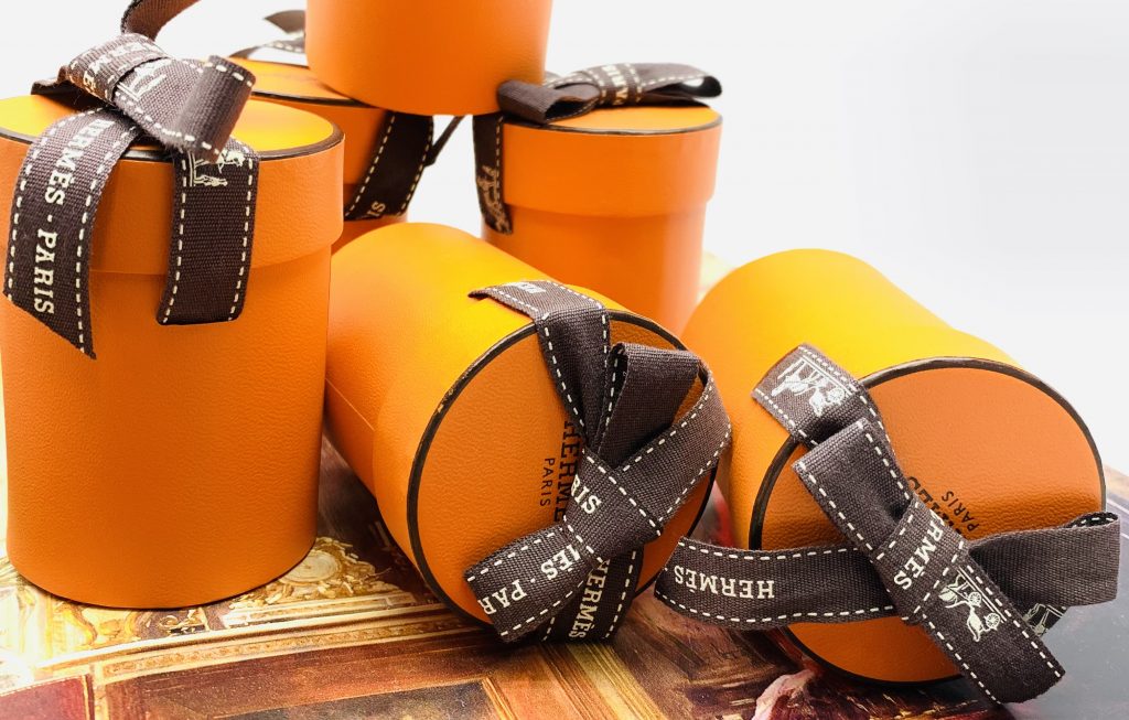 おすすめのエルメスのプリーツ スカーフの巻き方・使い方