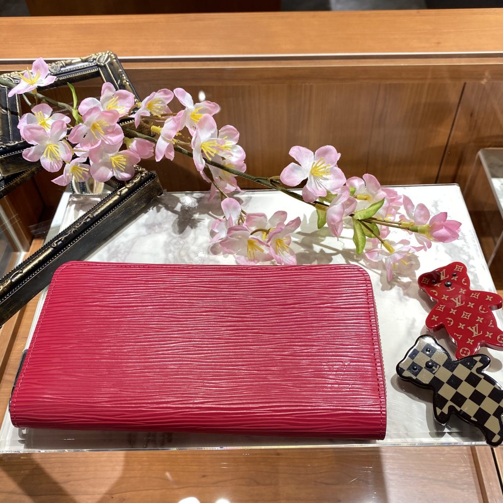 春財布にぴったりな春なお財布の紹介です。